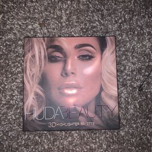 Huda Beauty Pink Sands